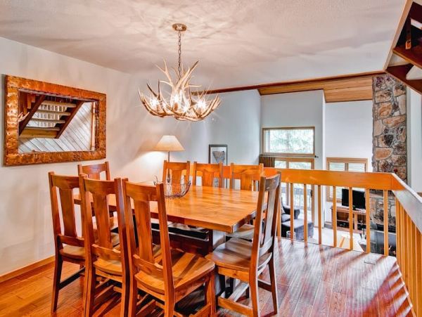 Updated Townhome with Mountain Views