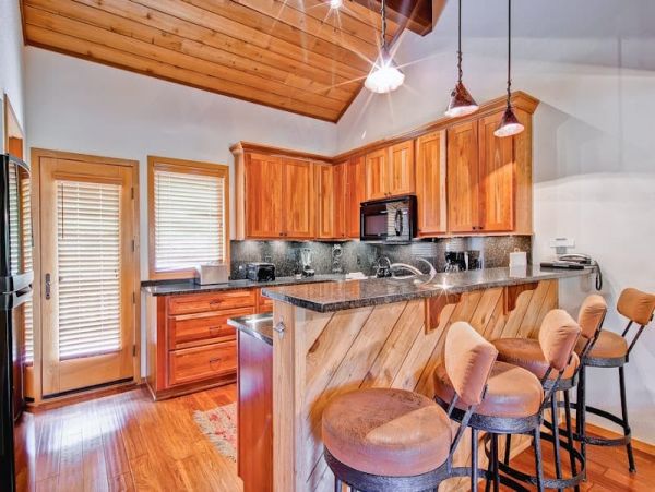 Updated Townhome with Mountain Views