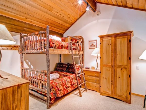 Updated Townhome with Mountain Views