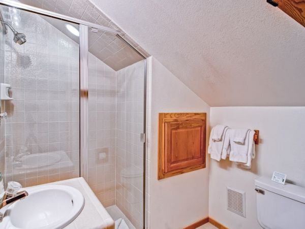 Updated Townhome with Mountain Views