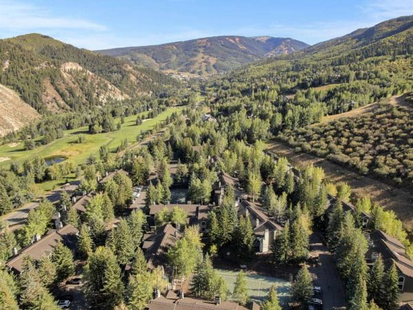 Updated Townhome with Mountain Views
