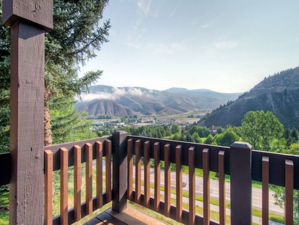 Complimentary shuttle service to Beaver Creek Village