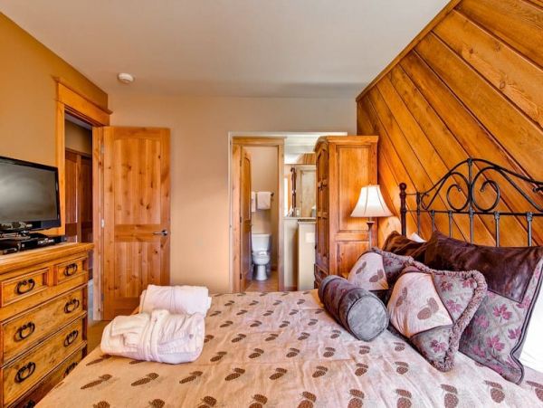 Complimentary shuttle service to Beaver Creek Village
