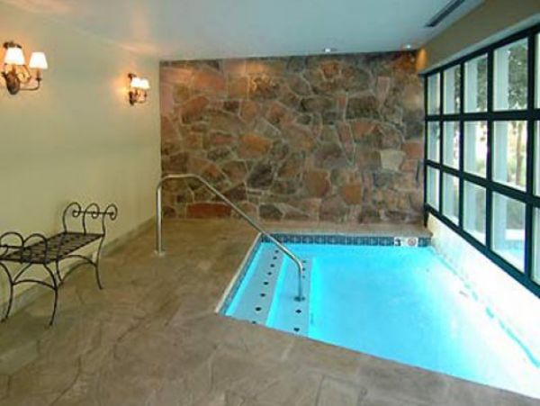 Top Floor Ski in Ski out residence in Village