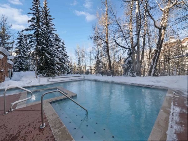 Cozy Beaver Creek Retreat: Fireplace, Views & Shuttle Acces