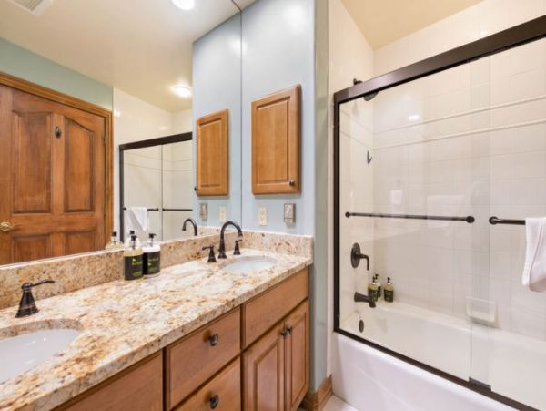 Cozy Beaver Creek Retreat: Fireplace, Views & Shuttle Acces