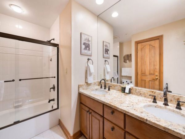 Cozy Beaver Creek Retreat: Fireplace, Views & Shuttle Acces