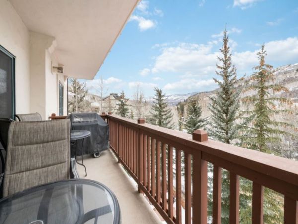 Cozy Beaver Creek Retreat: Fireplace, Views & Shuttle Acces