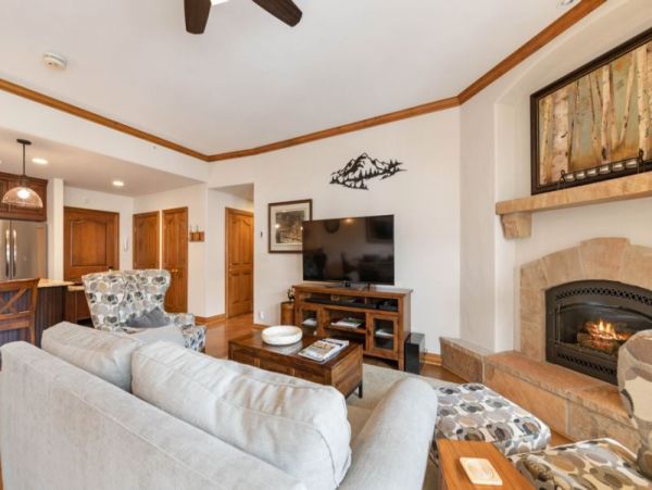Cozy Beaver Creek Retreat: Fireplace, Views & Shuttle Acces