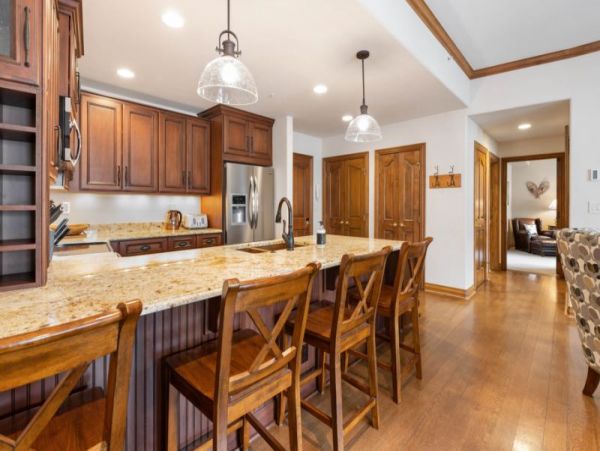 Cozy Beaver Creek Retreat: Fireplace, Views & Shuttle Acces
