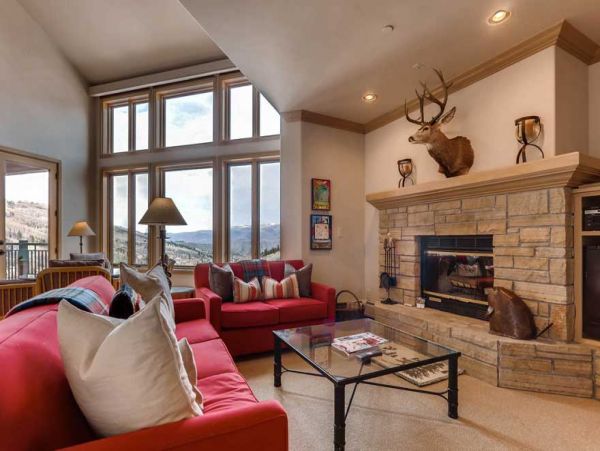 Unique Fifth Floor Corner Unit on the Slopes!