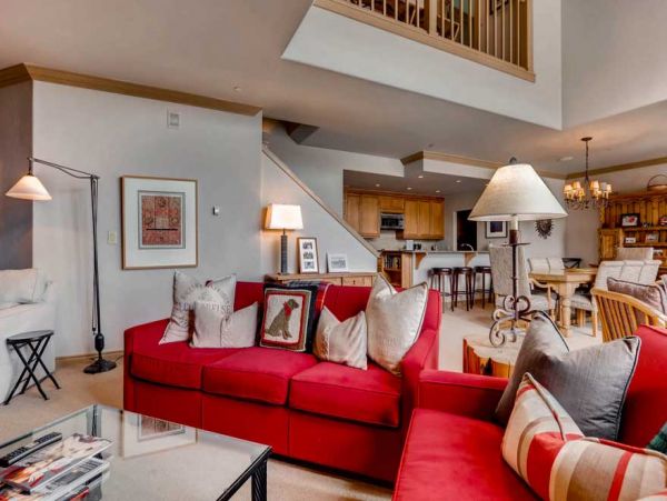 Unique Fifth Floor Corner Unit on the Slopes!