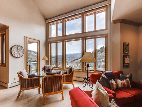 Unique Fifth Floor Corner Unit on the Slopes!