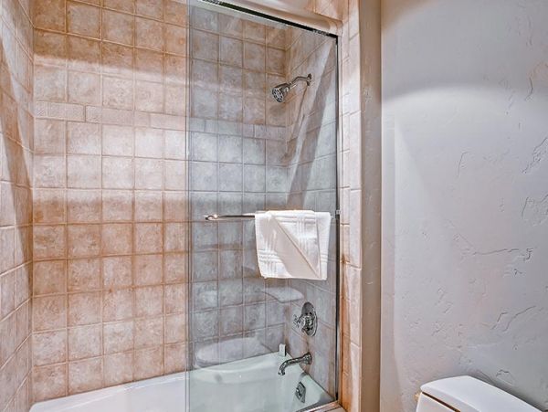 Unique Fifth Floor Corner Unit on the Slopes!