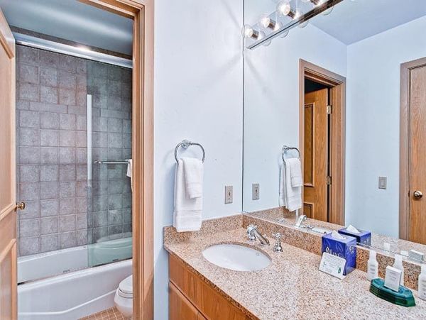 Unique Fifth Floor Corner Unit on the Slopes!