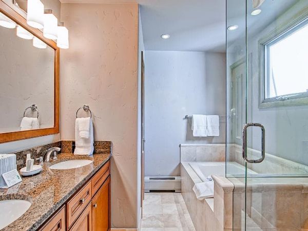 Unique Fifth Floor Corner Unit on the Slopes!