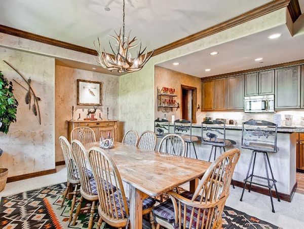 Spacious and chic home with EXCELLENT SKI ACCESS