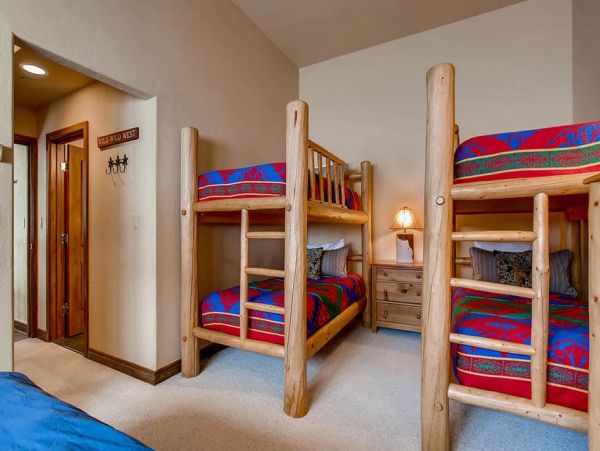 Spacious and chic home with EXCELLENT SKI ACCESS