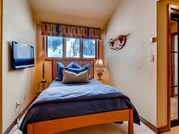 Spacious and chic home with EXCELLENT SKI ACCESS