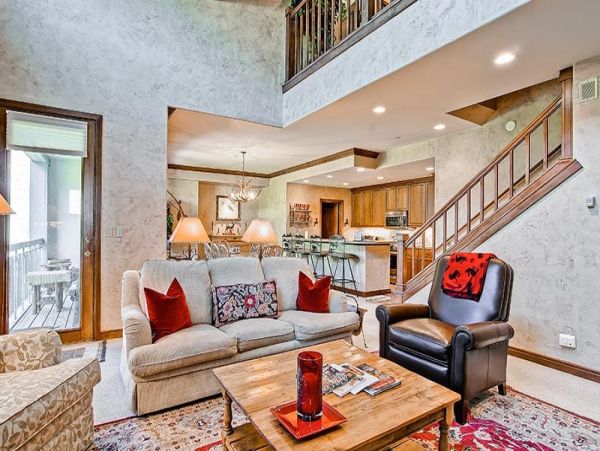 Spacious and chic home with EXCELLENT SKI ACCESS