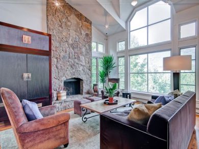 Four Bedroom Townhome with Views of Slopes!