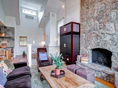 Four Bedroom Townhome with Views of Slopes!