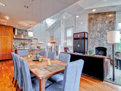 Four Bedroom Townhome with Views of Slopes!