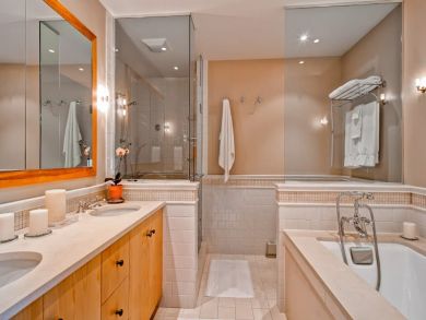 Four Bedroom Townhome with Views of Slopes!