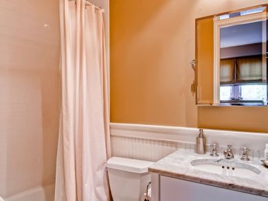 Four Bedroom Townhome with Views of Slopes!