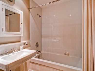 Four Bedroom Townhome with Views of Slopes!