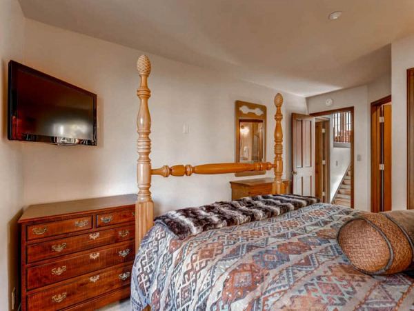 Multi Level Townhome with Views of Slopes