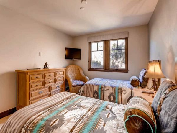 Multi Level Townhome with Views of Slopes