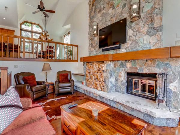 Multi Level Townhome with Views of Slopes