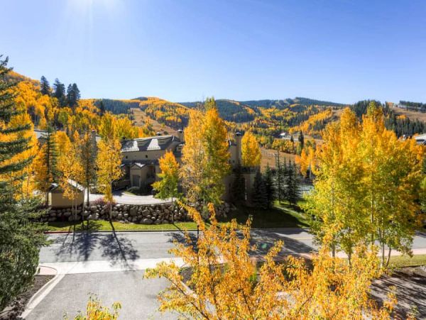 Multi Level Townhome with Views of Slopes