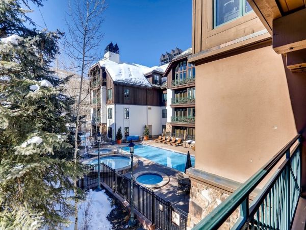 Ski in Ski out to the Village