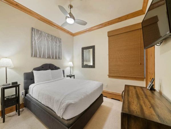 Ski in Ski out Townhome and Walk to Village