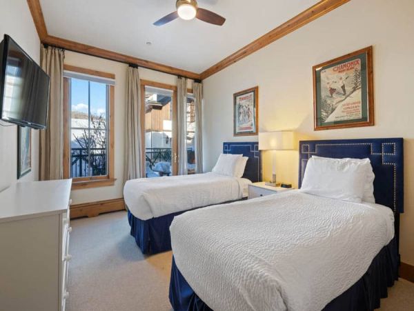 Ski in Ski out Townhome and Walk to Village