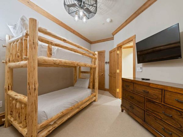 Ski in Ski out Townhome and Walk to Village