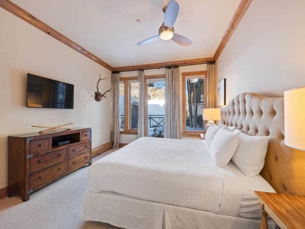 Ski in Ski out Townhome and Walk to Village