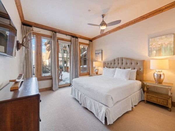 Ski in Ski out Townhome and Walk to Village