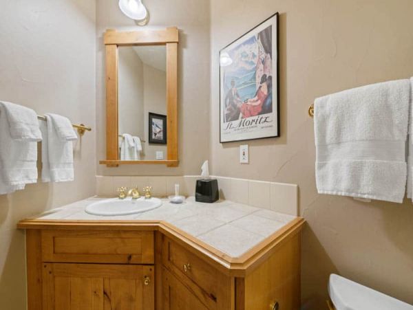 Ski in Ski out Townhome and Walk to Village