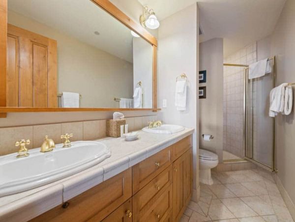 Ski in Ski out Townhome and Walk to Village