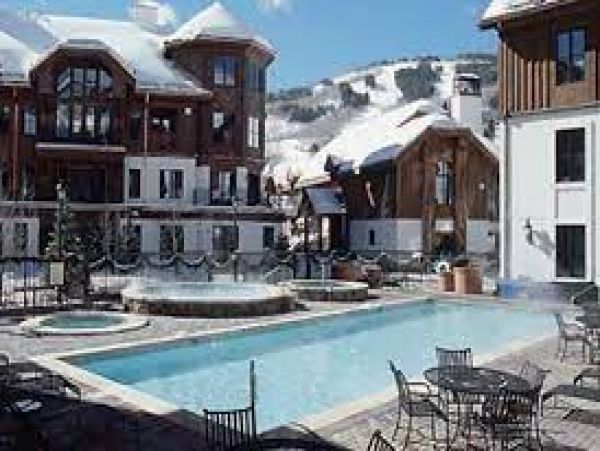 Skin in Ski out and immediate access to the Village
