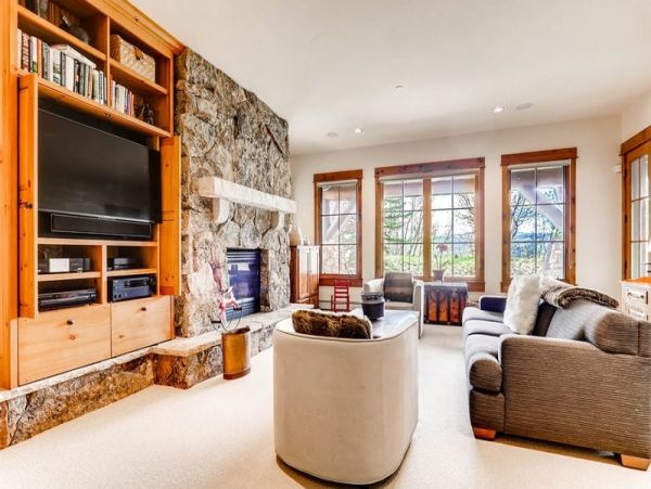 Bachelor Gulch Ski in Ski Out 50 yards from Door