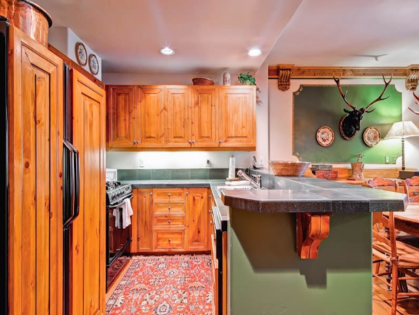 Beaver Creek Village One bedroom plus Den sleeps 6