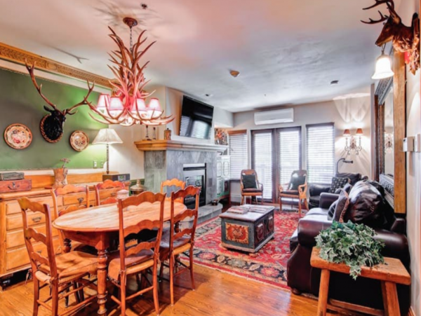 Beaver Creek Village One bedroom plus Den sleeps 6