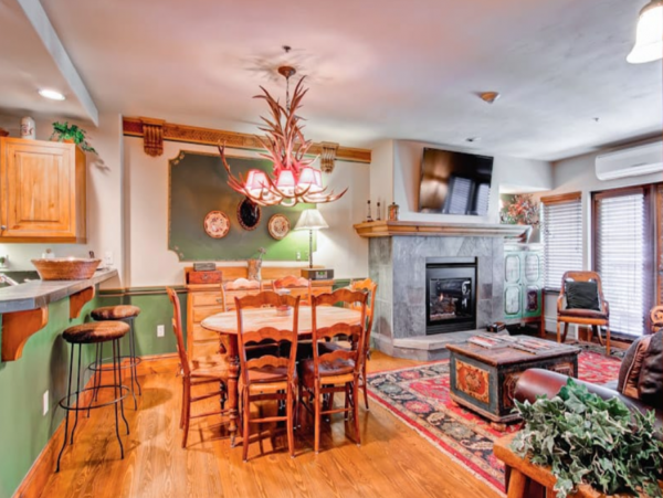 Beaver Creek Village One bedroom plus Den sleeps 6