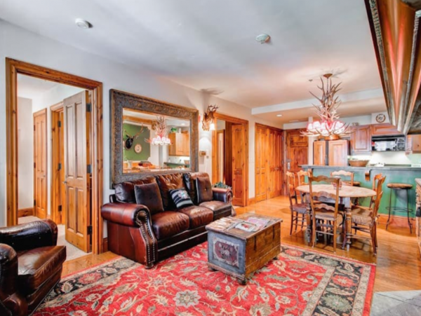 Beaver Creek Village One bedroom plus Den sleeps 6