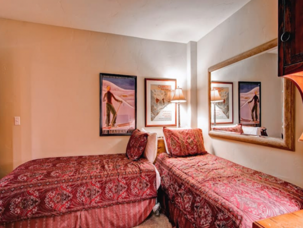 Beaver Creek Village One bedroom plus Den sleeps 6