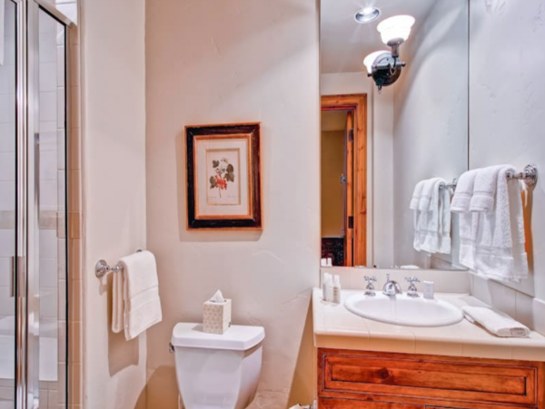 Beaver Creek Village One bedroom plus Den sleeps 6